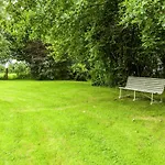 Peaceful Bohon Apartman